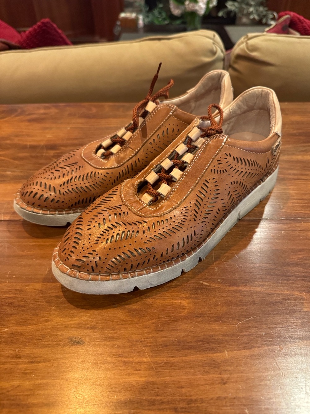 Pikolinos Laser Cut Women’s 41 Lace Up Leather Sneaker Shoe Brown Comfort Travel